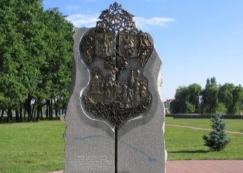 В столице демонтировали памятник в честь дружбы Киева и Москвы