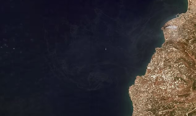 Нефтяное пятно размером с Нью-Йорк движется по Средиземному морю и может достичь Кипра уже сегодня (ФОТО)