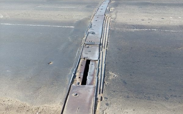 В Николаеве экстренно ремонтировали деформационный шов разводной части Варваровского моста (ФОТО)