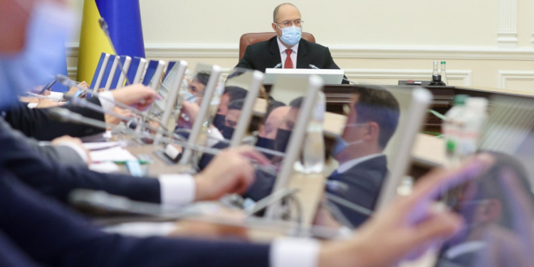 Адаптивный карантин в Украине продлили до конца года. А завтра примут решение о «желтой» зоне