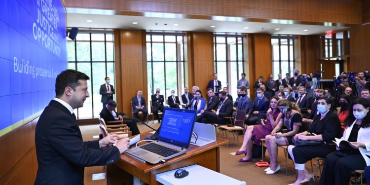 Зеленский в США представил План трансформации Украины – на $277 млрд.