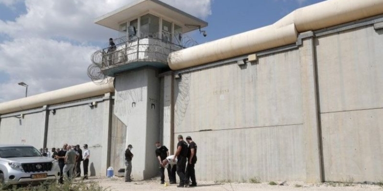 В Израиле из тюрьмы сбежали 6 палестинцев, приговоренных к пожизненному за терроризм, – прокопали  тоннель ложкой (ФОТО, ВИДЕО)