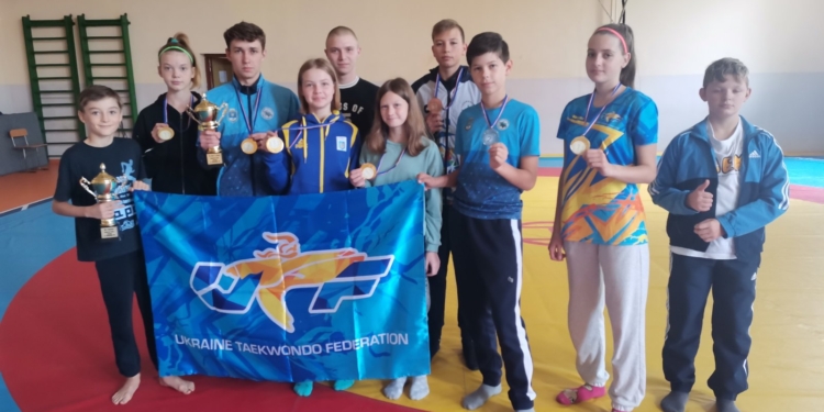 Юные николаевские тхеквондисты завоевали 5 медалей на международных соревнованиях (ФОТО)