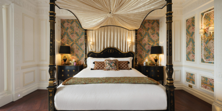 Нам так не жить, но хотя бы посмотреть. В лондонском The Savoy открылся обновленный королевский люкс – The Royal Suite by Gucci (ФОТО)