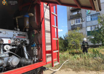 В Очакове тушили пожар на балконе, спасли квартиру (ФОТО)