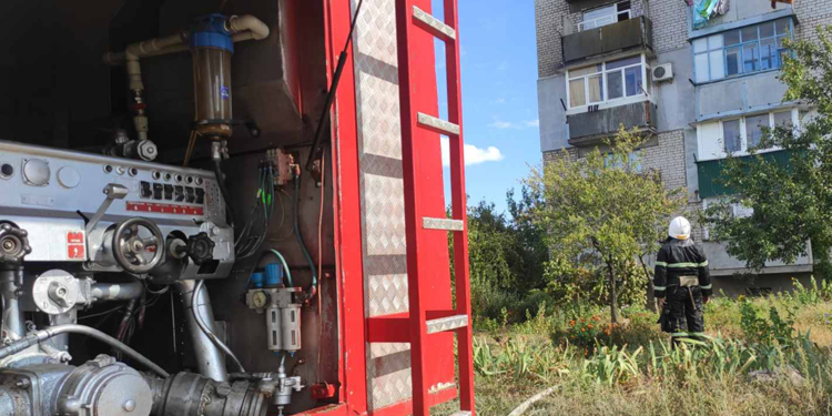 В Очакове тушили пожар на балконе, спасли квартиру (ФОТО)