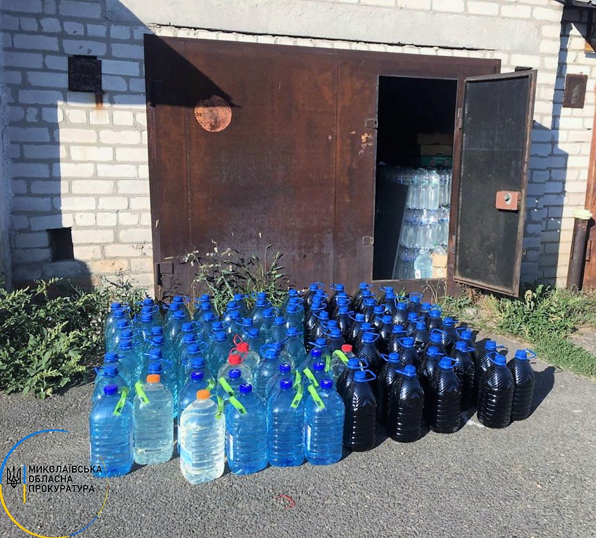 В Николаеве в гаражах нашли склады с почти 2 тоннами незаконного алкоголя (ФОТО)