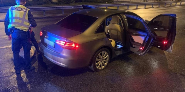 В Киеве пьяный “дружинник” на Audi, отстреливаясь, час удирал от полиции