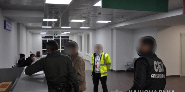 Задержали двух вербовщиков, которые нанимали николаевских моряков для нелегальной перевозки мигрантов в Италию (ВИДЕО)