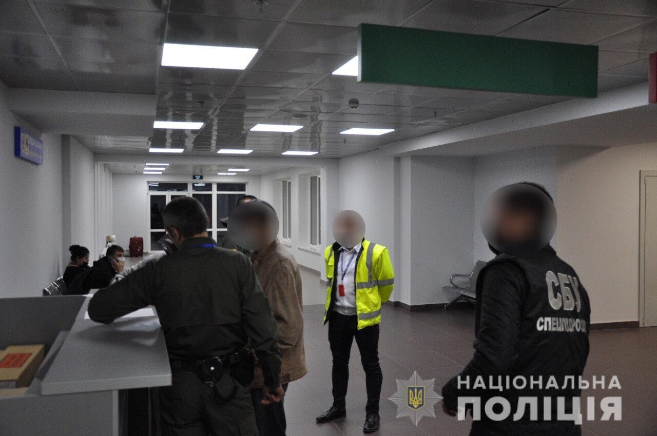 Задержали двух вербовщиков, которые нанимали николаевских моряков для нелегальной перевозки мигрантов в Италию (ВИДЕО)