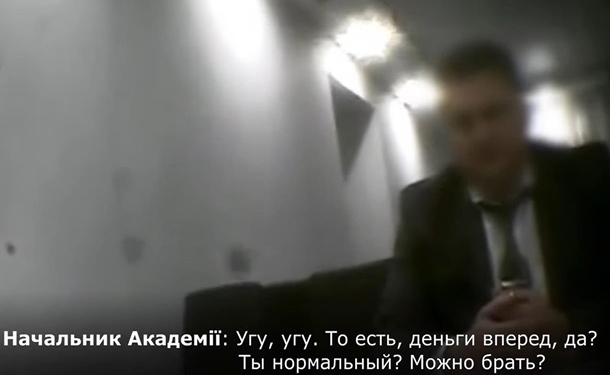 СБУ разоблачила систему взяточничества в Летной академии НАУ – начальник спрятался в больничке (ВИДЕО)