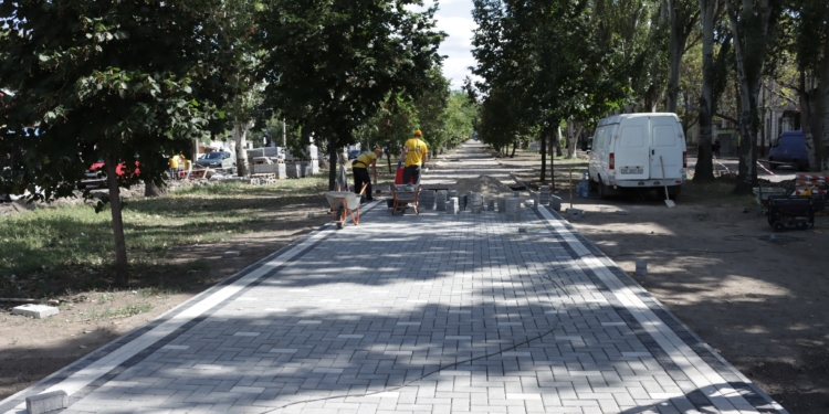 Ко Дню города Николаева с ремонтом бульварной части пр.Центрального у «Дормашины» не успеют (ФОТО)