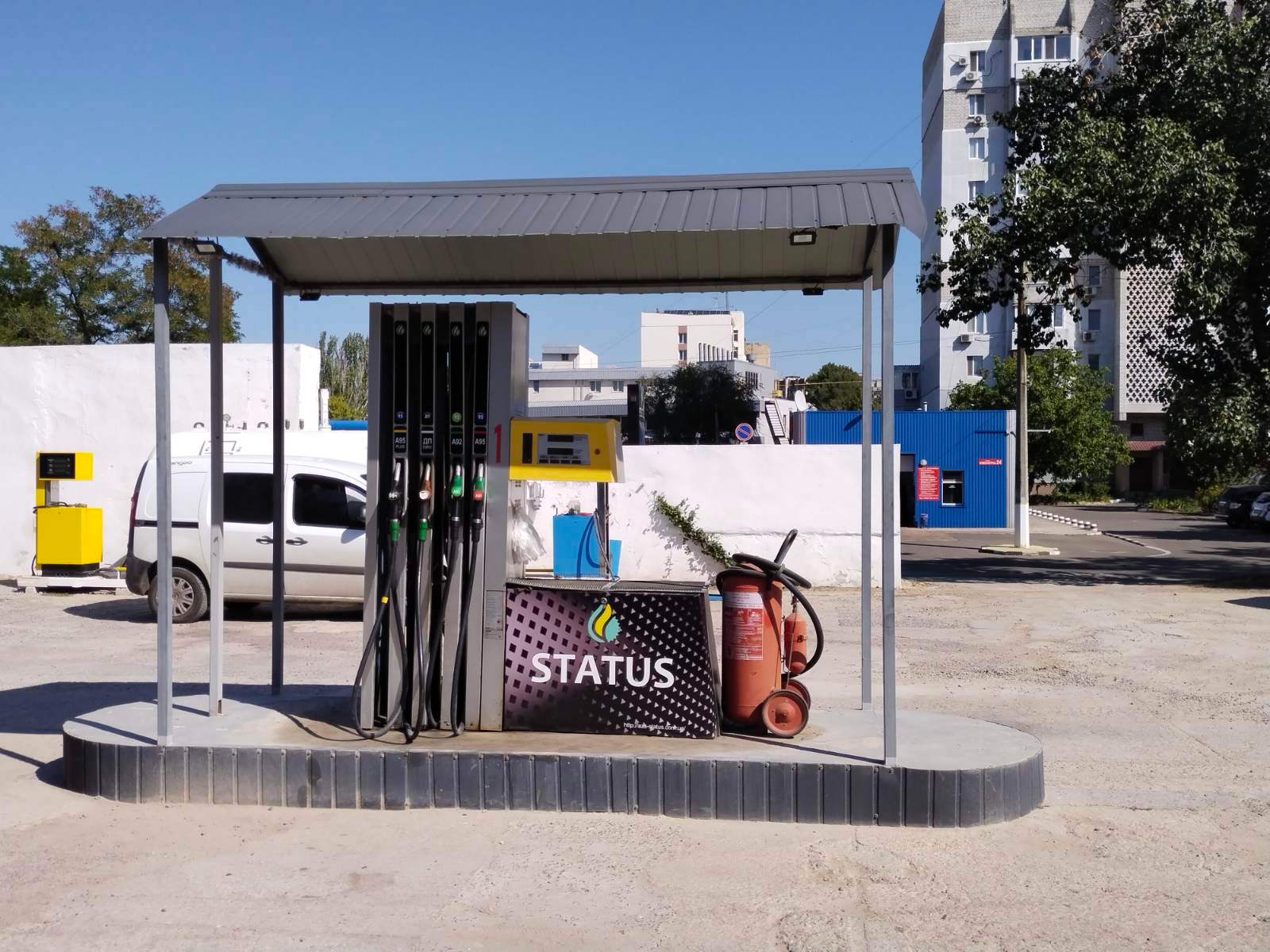 В Николаеве и Константиновке налоговики на трех АЗС сети «STATUS» изъяли товарно-материальных ценностей на 1,4 млн.грн. (ФОТО)