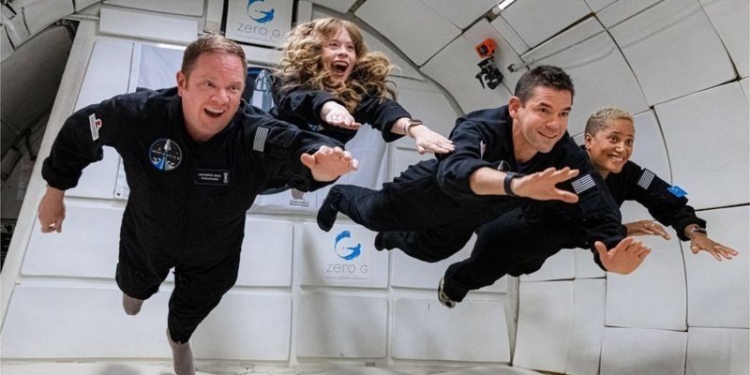 В космос полетели любители – Dragon с туристами уже на орбите (ФОТО, ВИДЕО)