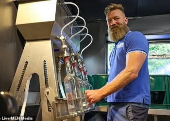 Не знаешь, где найдешь: британец купил деревенский паб, а теперь продает чистейшую воду (ФОТО)