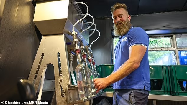 Не знаешь, где найдешь: британец купил деревенский паб, а теперь продает чистейшую воду (ФОТО)