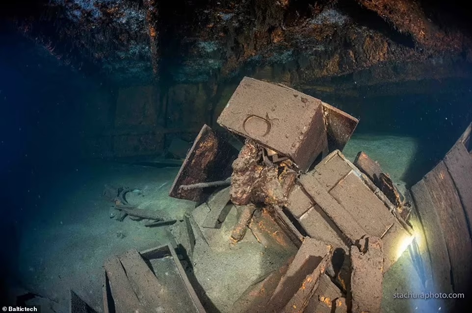 След Янтарной комнаты? Польские дайверы начинают исследование затонувшего в 1945 году немецкого корабля «Карлсруэ» (ФОТО) 11