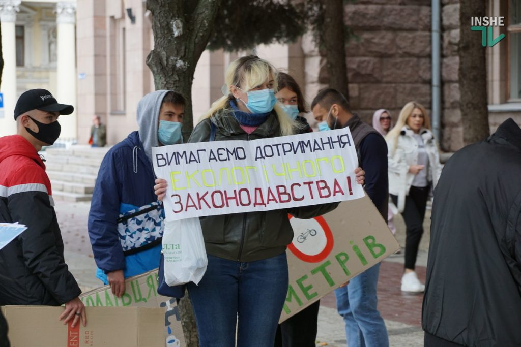 "За климатическую политику": В Николаеве активисты вышли на митинг под горсовет (ФОТО и ВИДЕО) 1