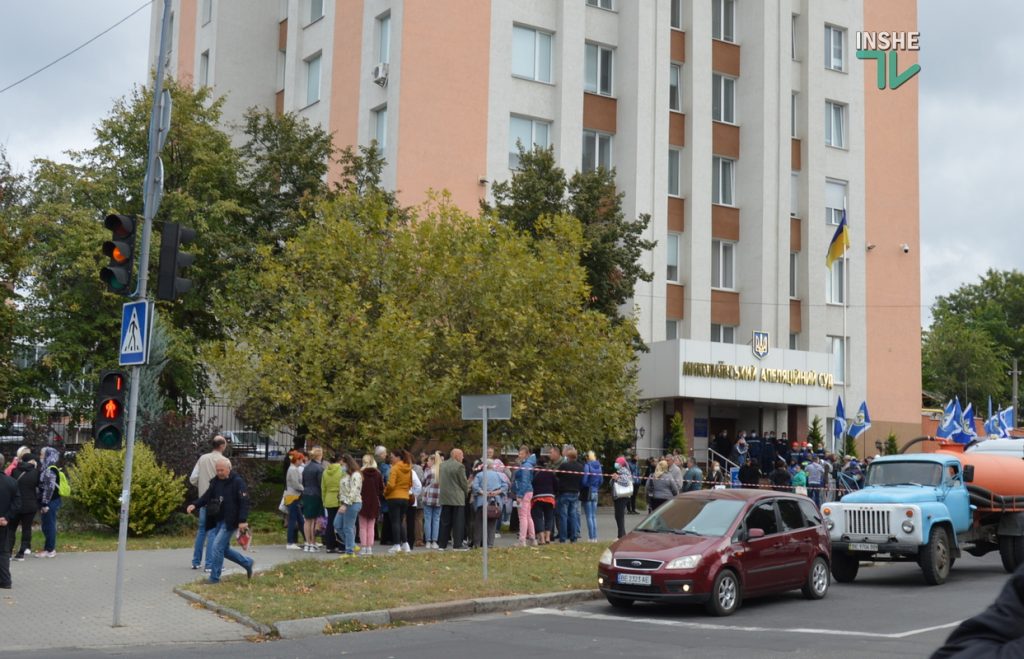 В Николаеве у суда конфликтовали работники НГЗ и активисты "Стоп шлама" (ФОТО и ВИДЕО) 2