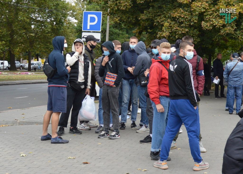 В Николаеве у суда конфликтовали работники НГЗ и активисты "Стоп шлама" (ФОТО и ВИДЕО) 4