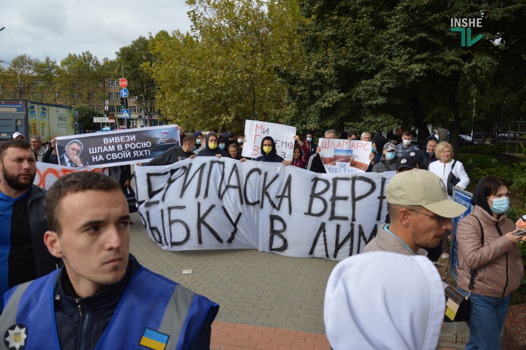 В Николаеве у суда конфликтовали работники НГЗ и активисты "Стоп шлама" (ФОТО и ВИДЕО) 20