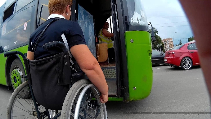 Низкопольные троллейбусы и автобусы в Николаеве появились, но инвалидам от этого легче не стало 7