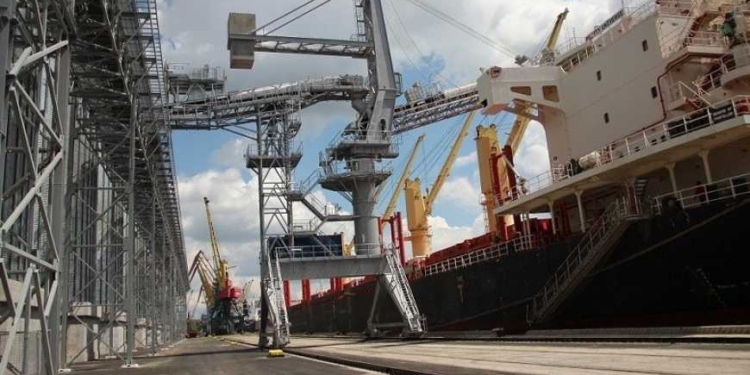 “Евровнешторг” покупает терминал нардепа Александра Гайду