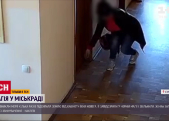 На Сумщине мэр уволил чиновницу за колдовство