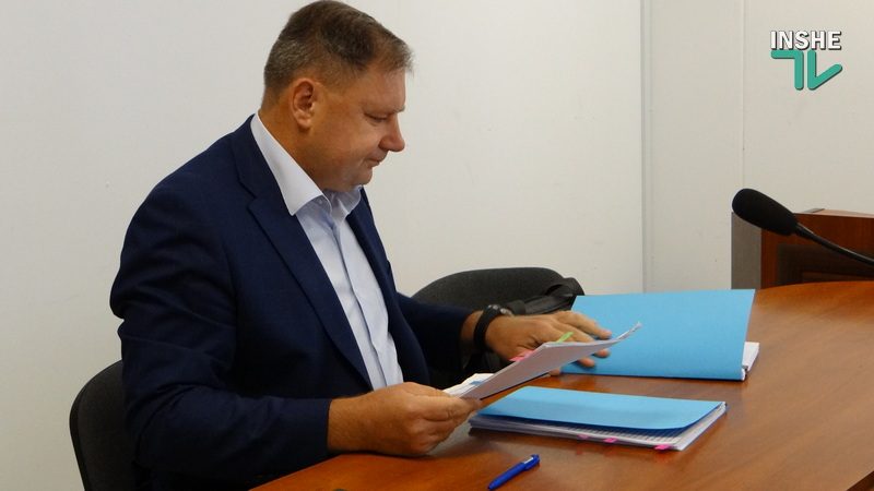 Депутат Чайка был против вынесения вопроса о кредите «Николаевкоммунтранс» на сессию. Но депутаты комиссии ЖКХ его не поддержали (ВИДЕО)