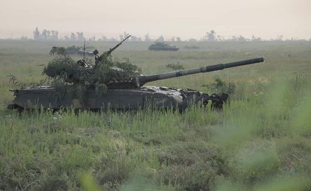 Сутки на Донбассе: 5 обстрелов позиций ВСУ и учения боевиков