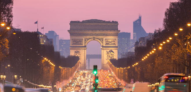 Россиянин открыл стрельбу на Елисейских полях в Париже – СМИ