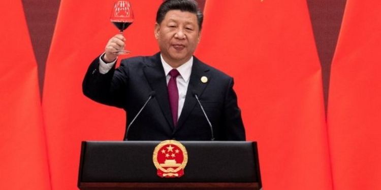 Не время сейчас. Байден хотел посмотреть в глаза Си Цзиньпину, но лидер Китая считает – рано