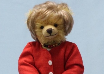 К отставке канцлера в Германии выпустили плюшевого медведя “Меркель” (ФОТО)