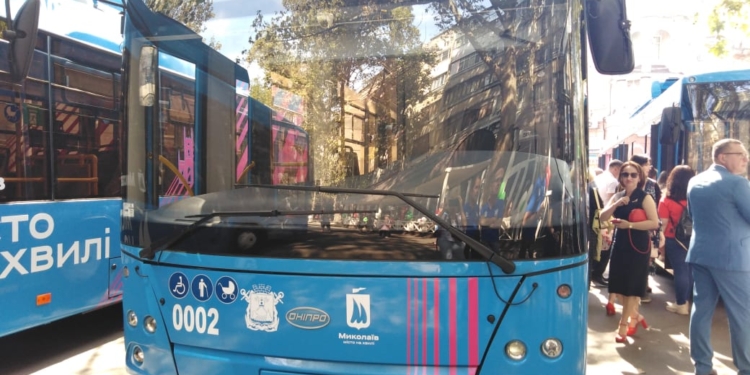 В Николаеве презентовали первых 10 троллейбусов, купленных за европейский кредит (ФОТО, ВИДЕО)