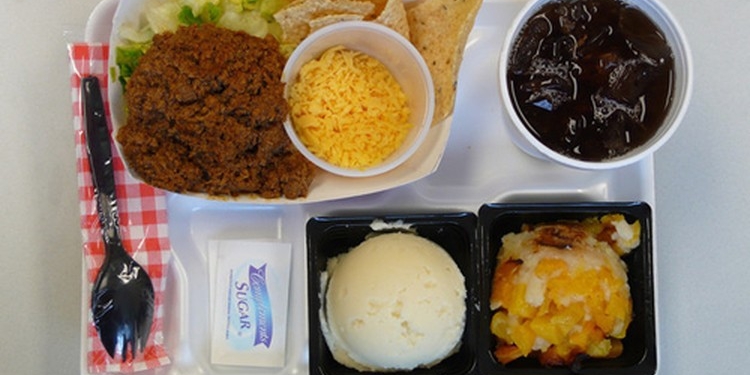 Чем кормят детей в разных странах мира? Меню школьных обедов (ФОТО)