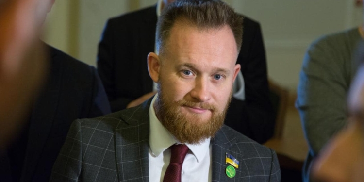 Скандал. Нардеп от “слуги” пытался диктовать председателю антикоррупционного суда, кого “закрыть” и чье имущество арестовать (ДОКУМЕНТ)