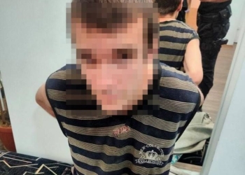 В Николаеве пьяного дебошира, ворвавшегося в детскую библиотеку и напавшего на сотрудницу и детей, поймала полиция охраны (ФОТО)