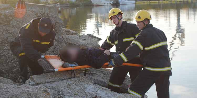 В Николаеве из Бугского лимана достали тело мертвой женщины