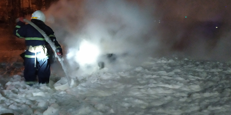 Ночью в Николаеве почти одновременно загорелись два авто в «Соляных» (ФОТО)