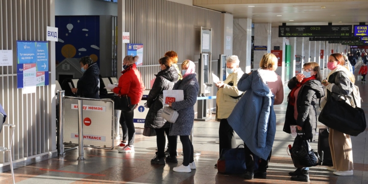 Накануне «покраснения». На железнодорожном вокзале Николаева откроют пункт вакцинации