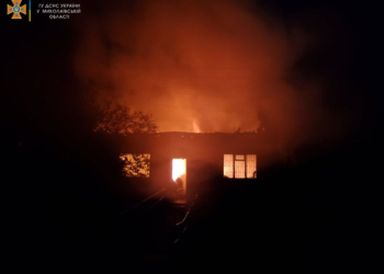 На Николаевщине за сутки сгорели сельский магазин и гараж (ФОТО)
