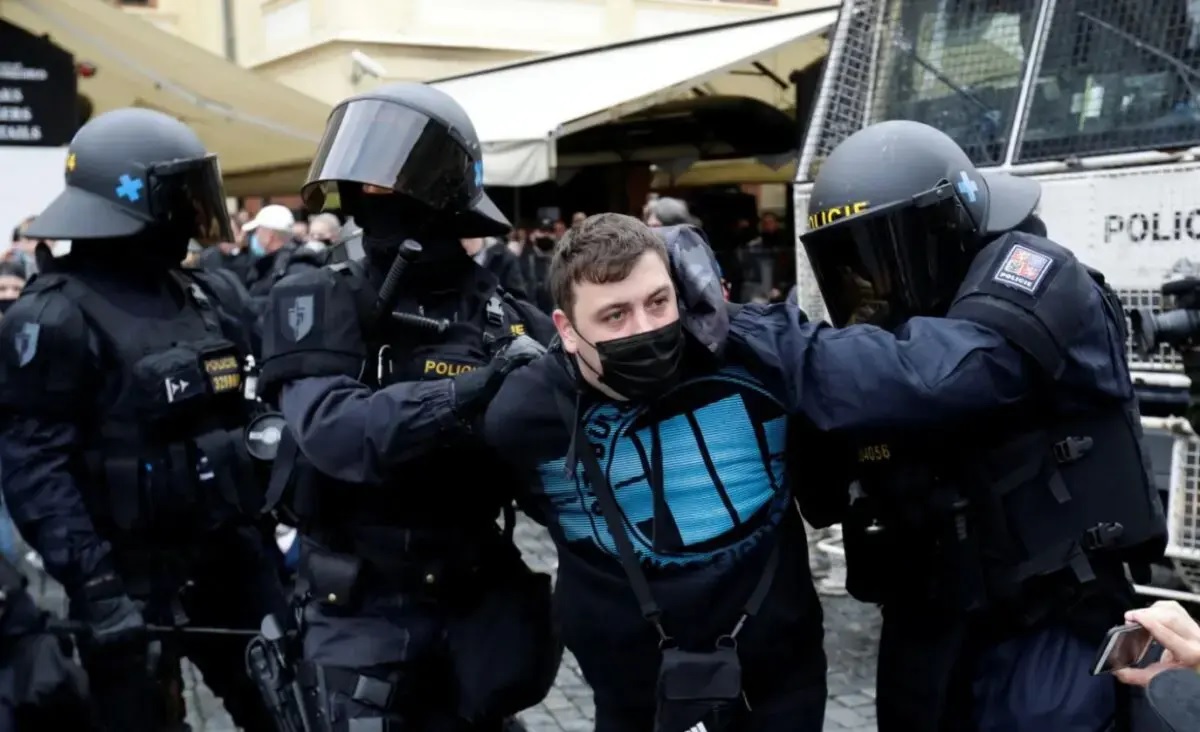 В Чехии задержали «Луганскую бригаду» – украинцы вымогали деньги у украинцев (ВИДЕО)