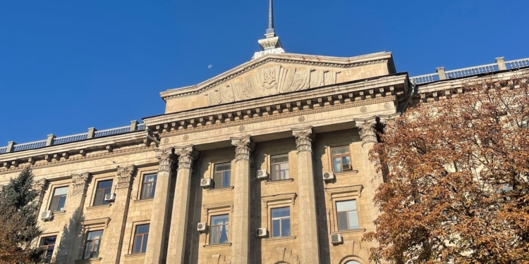 В Николаеве ограничили доступ к административным зданиям горсовета