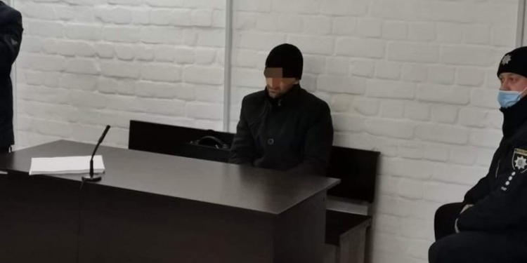 В Николаеве начался суд над таксистом, застрелившем свою любовницу. До убийства он еще и АЗС успел ограбить