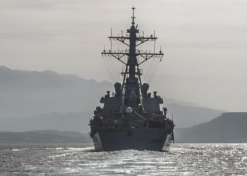 Эсминец США USS Porter идет в Черное море