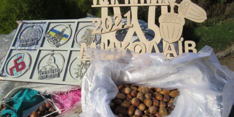 Жители Чернигова помогли Николаевскому зоопарку восполнить неурожай желудей (ФОТО)