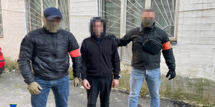 В Киеве СБУ задержала боевика «ДНР», который убивал раненых в бою украинских воинов (ВИДЕО)