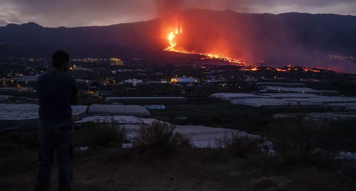Вредные выбросы от вулкана на канарском острове Пальма движутся к Карибам