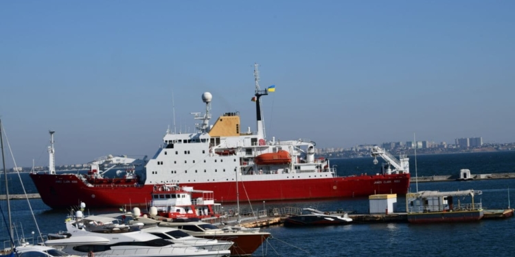 Флагман украинского научно-исследовательского флота – ледокол «Джеймс Кларк Росс» – уже в Одессе (ФОТО)