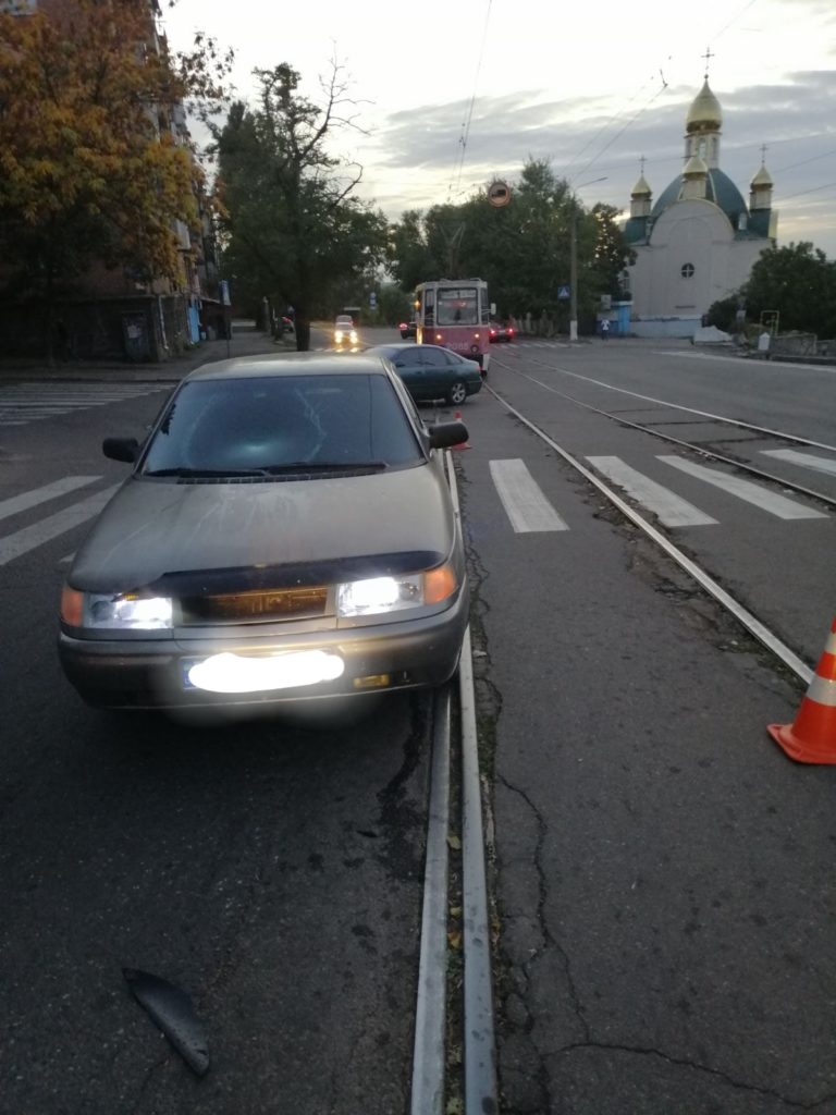 В Николаеве на пешеходном переходе сбили двух студенток - девушки в больнице (ФОТО) 1